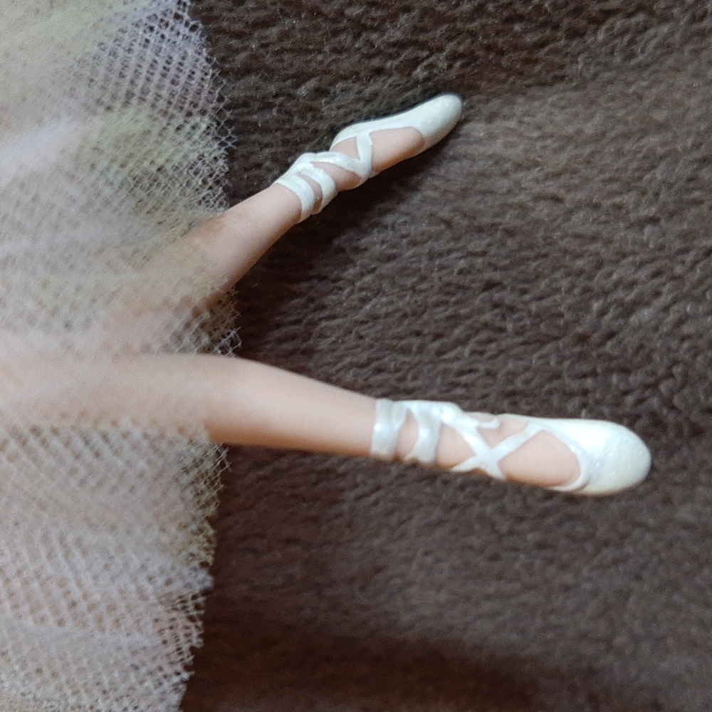Barbie Lighter than Air porcelain ornament - Picture 5 of 15